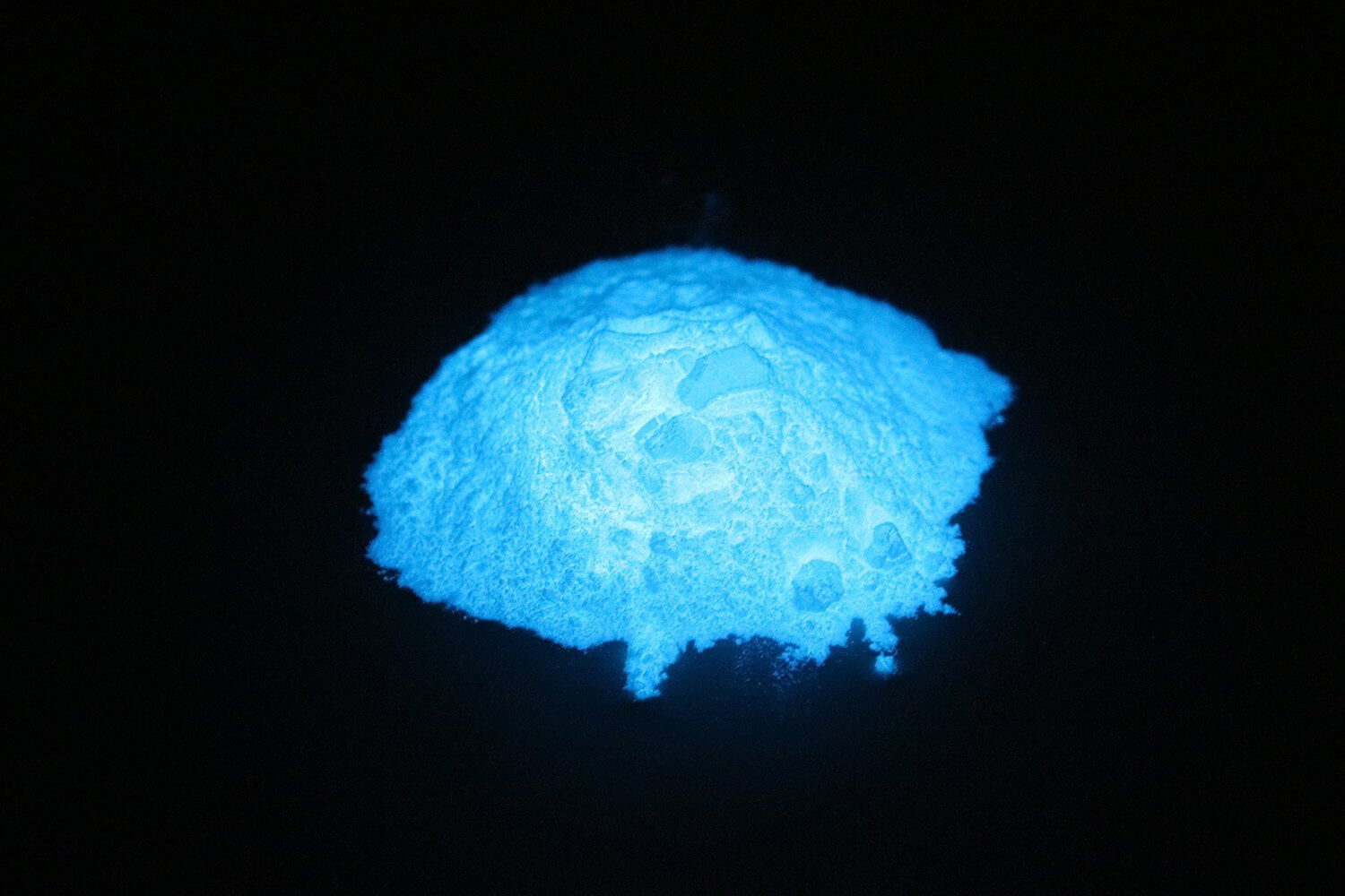 BIG BLUE LIT the world's glowiest glow pigment - 300g – Culture